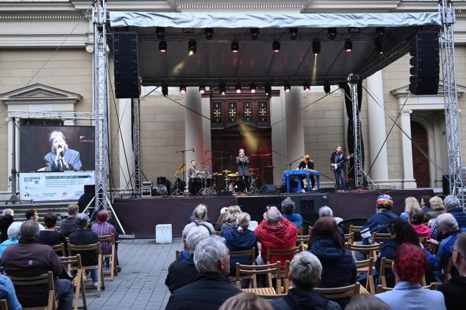 image:Image 35/source/orig/34045_24595_0_20koncert20ptek204.jpg