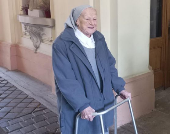 image:Image 36/source/orig/35927_24999_0_bibi2.jpg