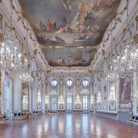 image:Image 39/source/orig/38259_25927_0_zamek-snemovni-sal-1.jpg