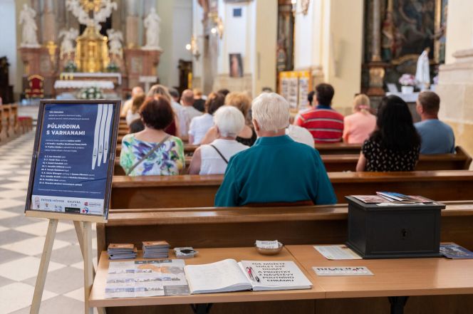 image:Image 40/source/orig/39440_26373_0_plhodina_s_varhanami_2.jpg