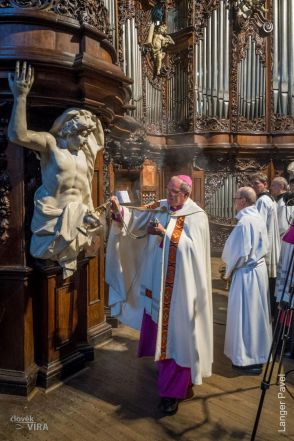 image:Image 40/source/orig/39993_26653_0_230901-varhany-moric-04.jpg