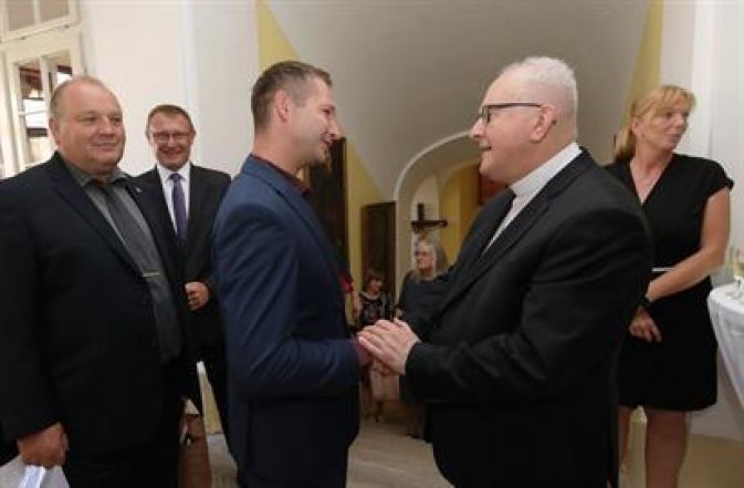 image:Image 41/source/orig/40747_26926_0_a1.jpg