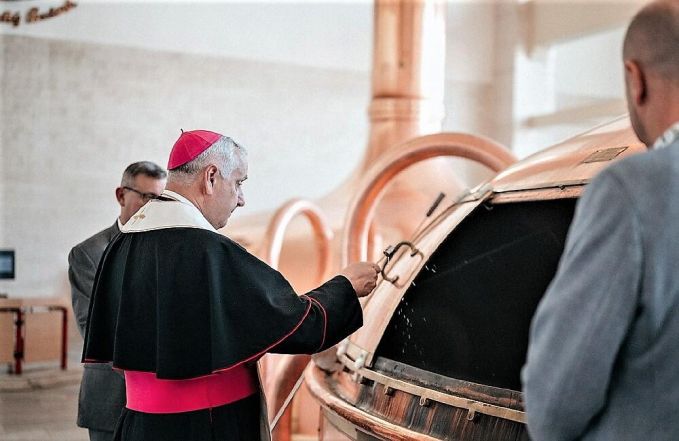 image:Image 41/source/orig/40991_27001_0_zehnani-budvar23_w04_1.jpg