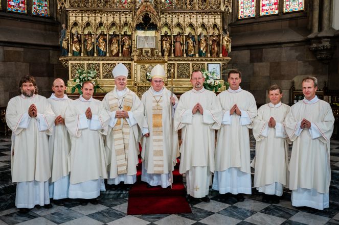 42/source/orig/41057_dk13445.jpg image:Image 42/source/orig/41057_dk13445.jpg