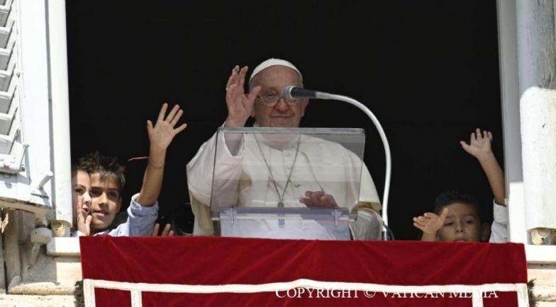 image:Image 43/source/orig/42574_papa-con-ninos-01-scaled.jpg