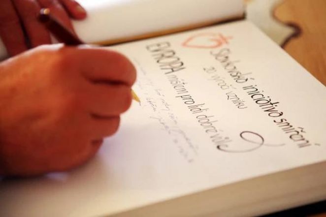 image:Image 43/source/orig/42703_stazeny-soubor.jpg