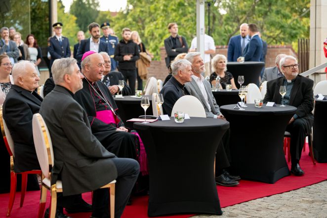 image:Image 43/source/orig/42904_luh6653.jpg