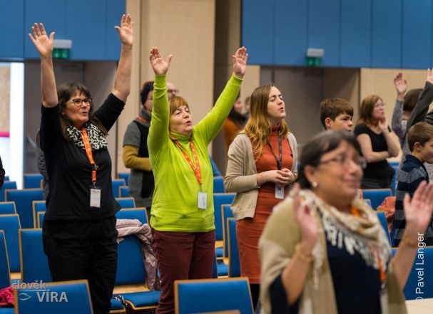 image:Image 44/source/orig/43613_28087_0_221112-konference-o-evangelizaci-08.jpg