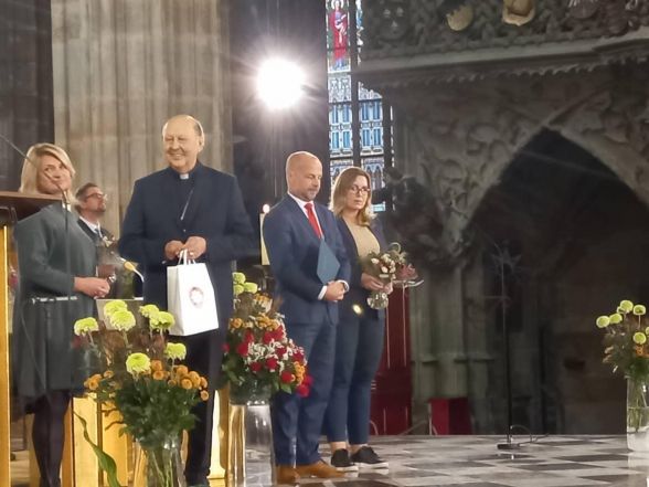 image:Image 44/source/orig/43662_28124_0_porsche.jpg