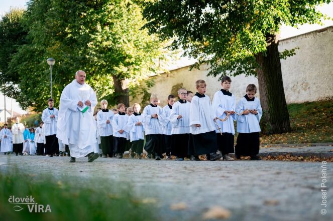 image:Image 44/source/orig/43804_28194_0_231021-ministrantska-pout-10.jpg