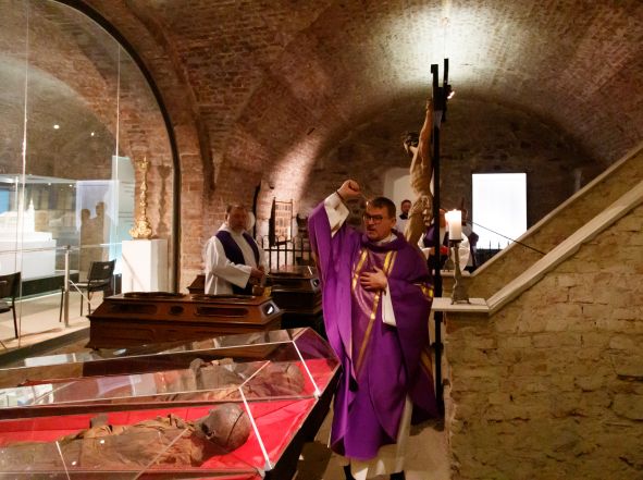 image:Image 45/source/orig/44824_js512915.jpg