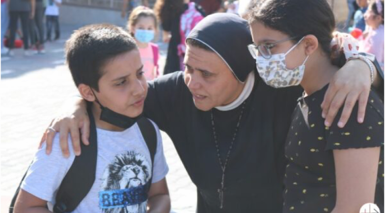 image:Image 45/source/orig/44992_la-hermana-nabila-saleh-con-varios-ninos-en-el-colegio-de-las-hermanas-del-rosario-gaza-01-2048x1134.png