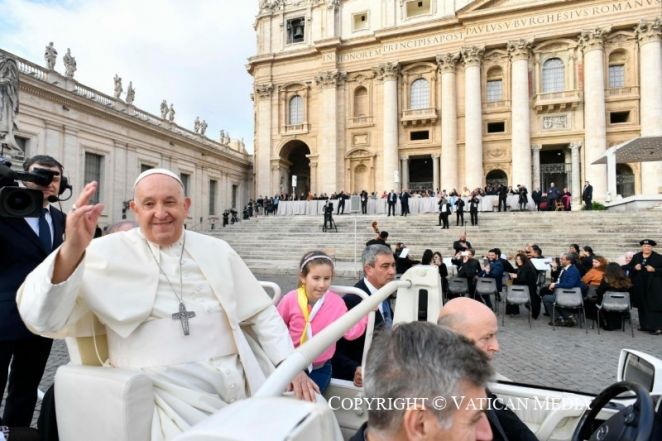 image:Image 46/source/orig/45402_generalni-audience-02.jpeg