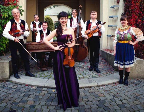 image:Image 47/source/orig/46417_29924_0_231130-koncert-klasterni-hradisko.jpg