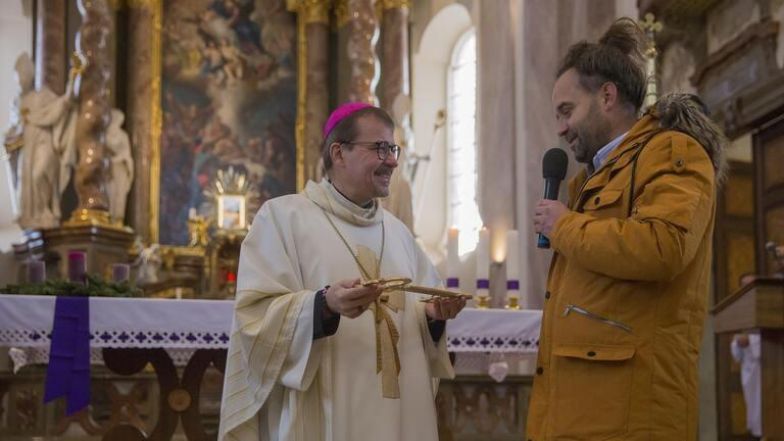 image:Image 48/source/orig/47055_30371_0_25slavnostni-otevreni-kostela-sp_cropped.jpeg