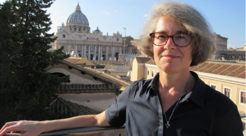 image:Image 50/source/orig/49456_nathalie-becquart-subsecretaria-de-la-secretaria-general-del-sinodo-de-los-obispos-01.png