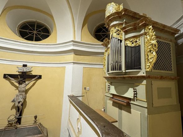 image:Image 54/source/orig/53446_35030_0_240322-kalvarie-varhany.jpg