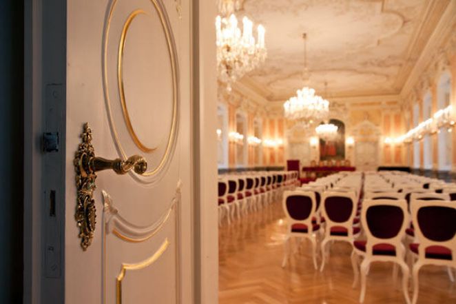 image:Image 54/source/orig/53689_35230_0_palac-slavnostni-sal.jpg