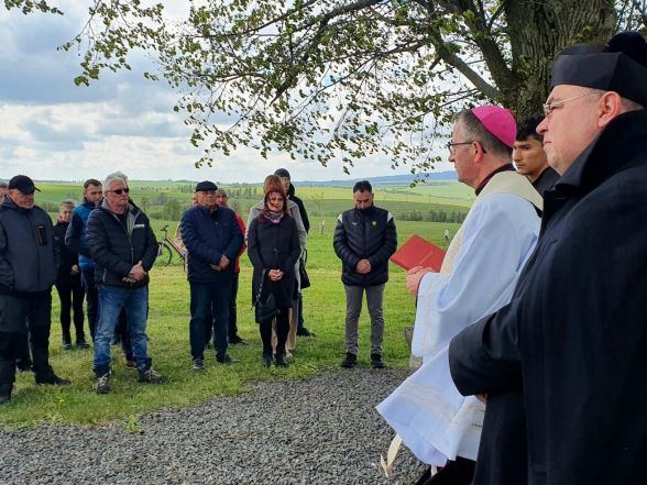 56/source/orig/55324_36677_0_zehnani_poli.jpg image:Image 56/source/orig/55324_36677_0_zehnani_poli.jpg