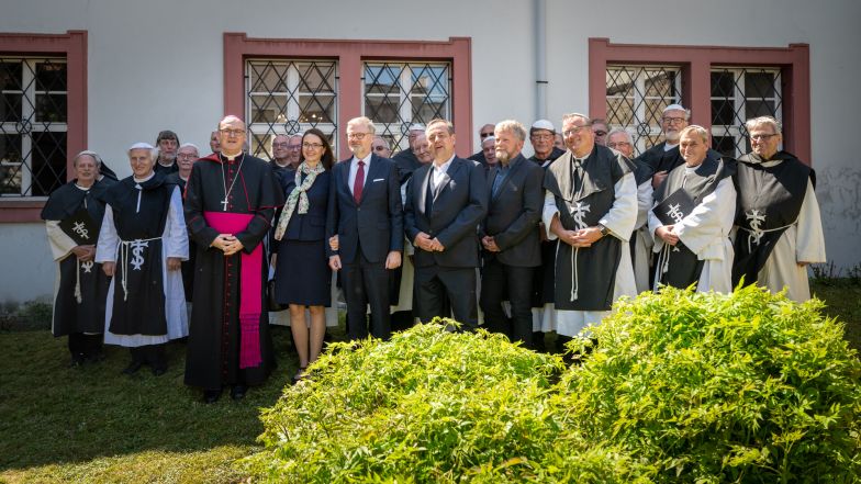 image:Image 56/source/orig/55621_angut-4171.jpg