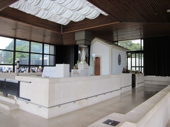 image:Image 57/source/orig/56515_capela-das-aparicoes-fatima-001.jpg