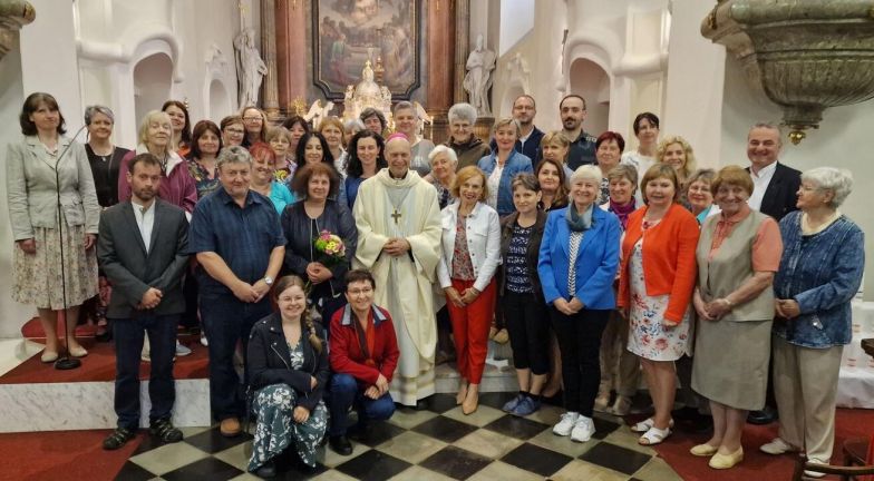 image:Image 58/source/orig/57571_38272_0_240525-dobrovolnici-nemocnice.jpg