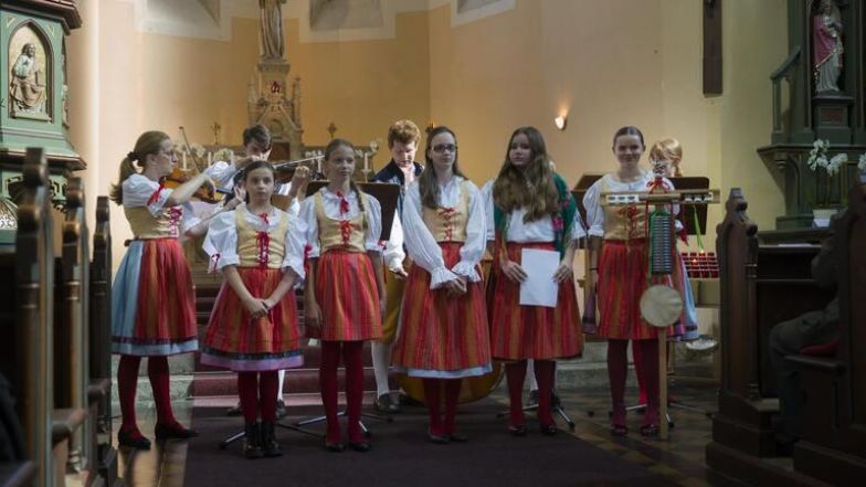 image:Image 58/source/orig/57879_38674_0_009noc-kostelu-nyrany-sp_cropped.jpeg