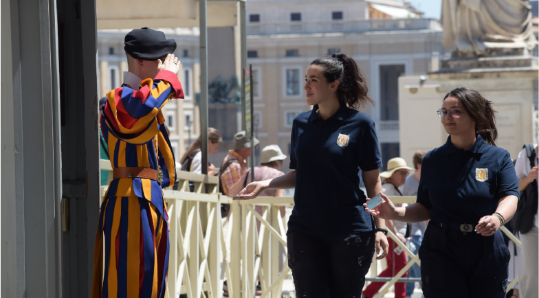 image:Image 60/source/orig/59243_dos-mujeres-han-entrado-a-formar-parte-de-la-plantilla-del-equipo-de-mantenimiento-de-la-basilica-vaticana-01.png