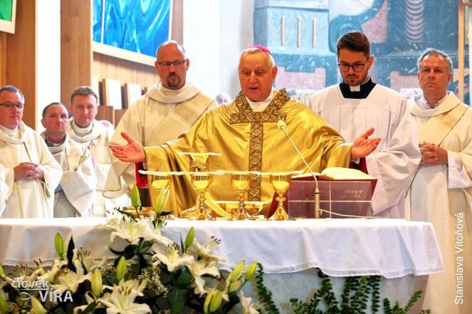 image:Image 60/source/orig/59324_40254_0_krocil_30let-sluzby_stv_w11.jpg