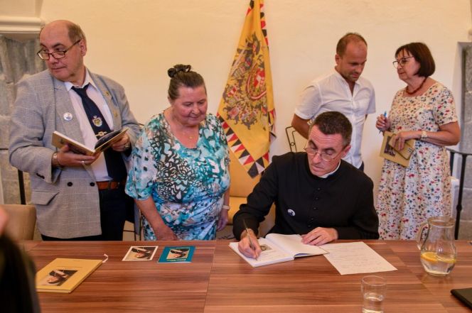 image:Image 61/source/orig/60192_41356_0_sumnikova_zita.jpg