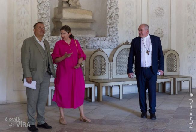 image:Image 61/source/orig/60368_41601_0_240813-podpis-memoranda-10.jpg