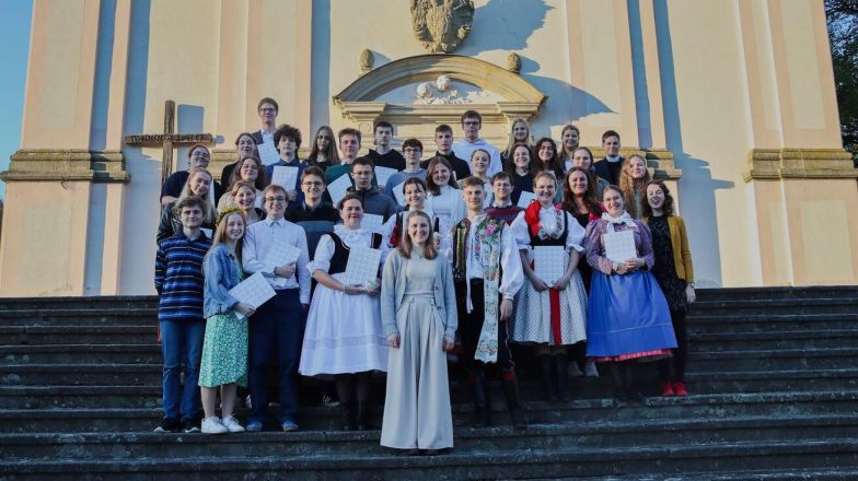 image:Image 61/source/orig/60389_41627_0_240815-animatori-absolventi-2024.jpg