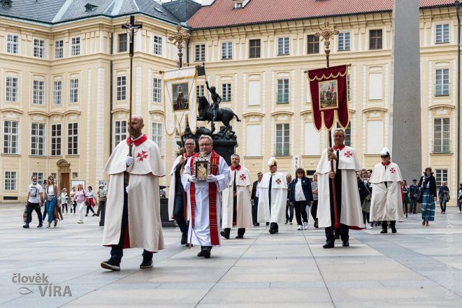 image:Image 63/source/orig/62136_43247_0_svatovaclavske-putovani-prahou.jpg