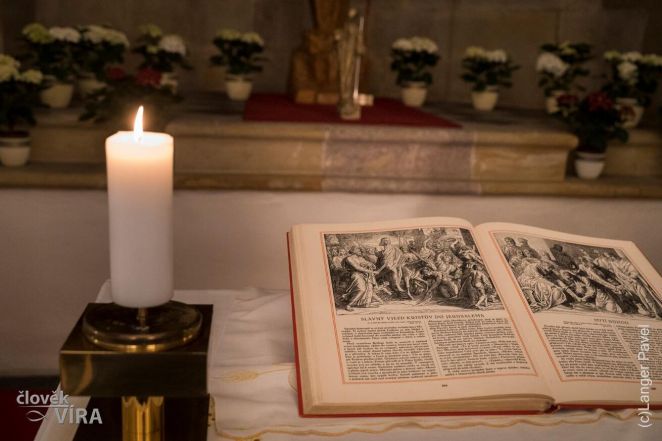 image:Image 63/source/orig/62303_43373_0_240325-paschalia-cteni-bible-24-hodin-11.jpg