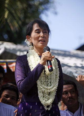 image:Image 63/source/orig/62337_aung-san-suu-kyi-gives-speech.jpg