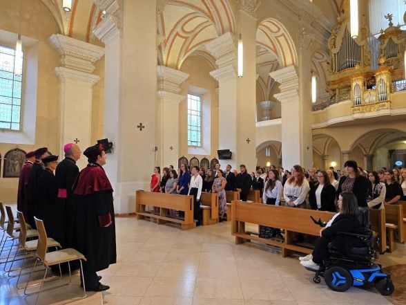 image:Image 63/source/orig/62441_43615_0_zahajeni-tfju24_w16.jpg