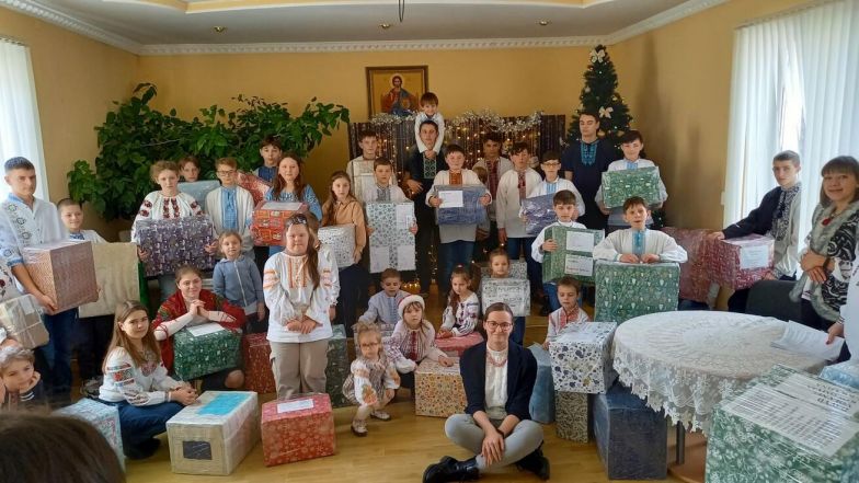 image:Image 63/source/orig/62637_43873_0_241002-vanocni-balicek-pro-ukrajinu.jpg