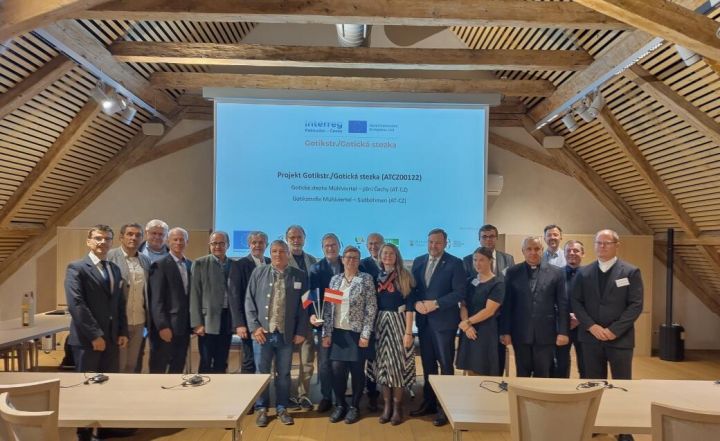 image:Image 64/source/orig/63287_44524_0_zahajovaci-konference.jpg