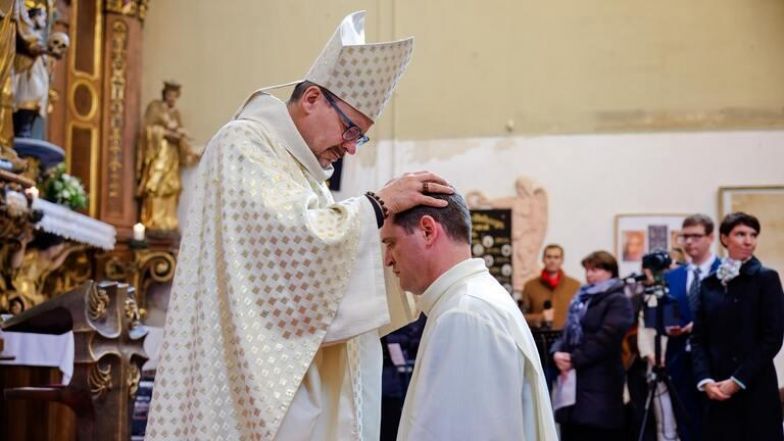 image:Image 64/source/orig/63557_44695_0_20241019-145839-9597-3v7a7100-t_cropped.jpeg