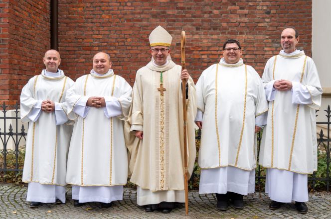 image:Image 64/source/orig/63824_45043_0_dsc5634.jpg