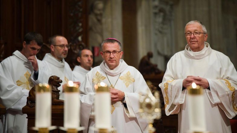 image:Image 65/source/orig/64500_45892_0__triduum_11.jpg