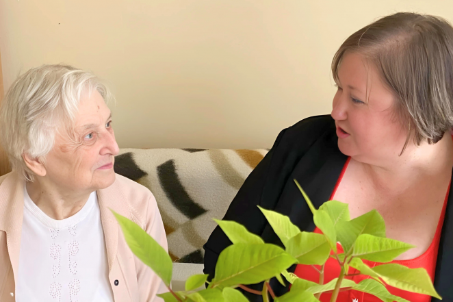 image:Image 65/source/orig/64712_charita-neratovice-p-reditelka-urbanova-s-klientkou.png