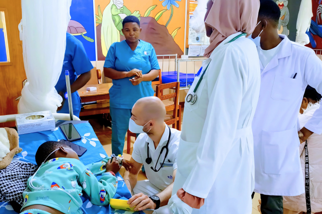 image:Image 67/source/orig/66277_maxim-sorokin-ceska-nemocnice-v-ugande.png