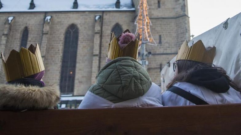 image:Image 68/source/orig/67108_49628_0_23zahajeni-trikralove-sbirky-sp_cropped.jpeg