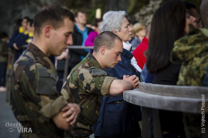 image:Image 68/source/orig/67358_49978_0_armada-vojensti-kaplani-3.jpg