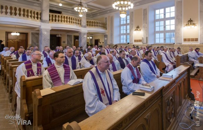 image:Image 69/source/orig/68778_250318-setkani-knezi-velehrad-05.jpg