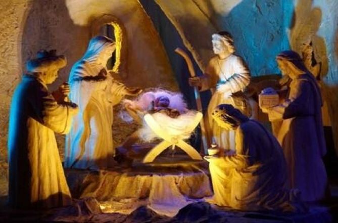 image:Image 7/source/orig/6385_2457_211111-vstupy-do-skol-vanoce.jpg