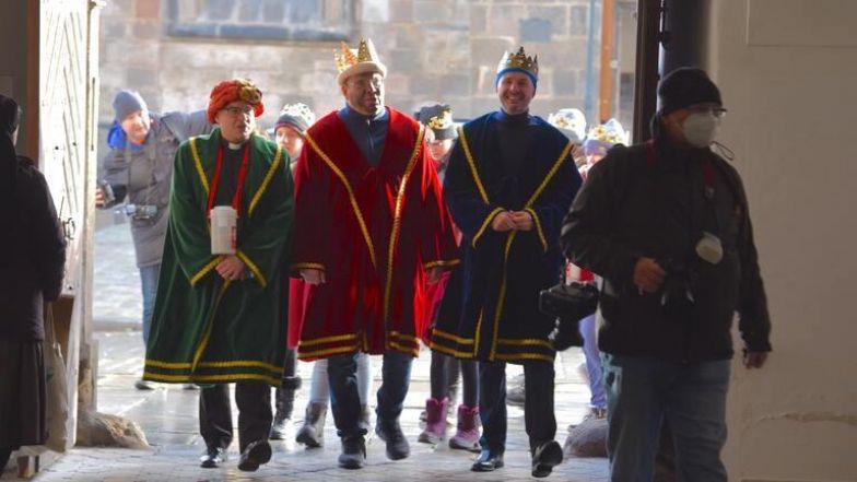 image:Image 7/source/orig/6542_2930_0_bib-1172_cropped.jpeg