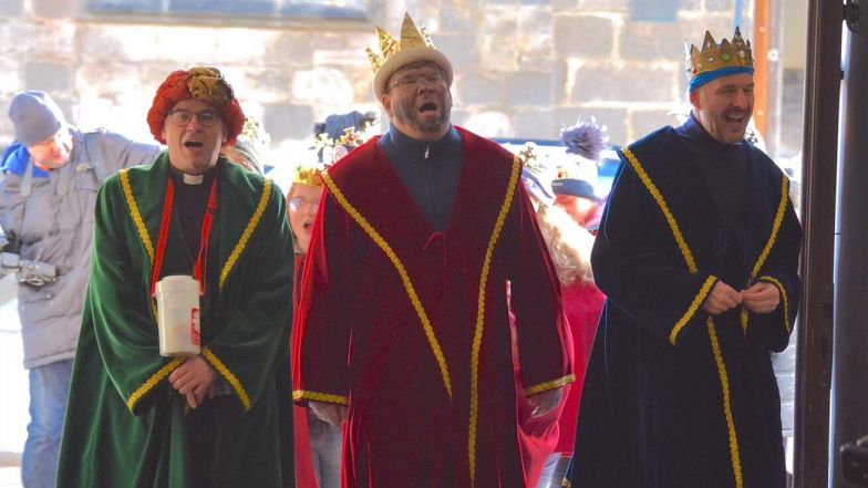 image:Image 7/source/orig/6764_koleduji-deti-i-biskupove_1.jpg