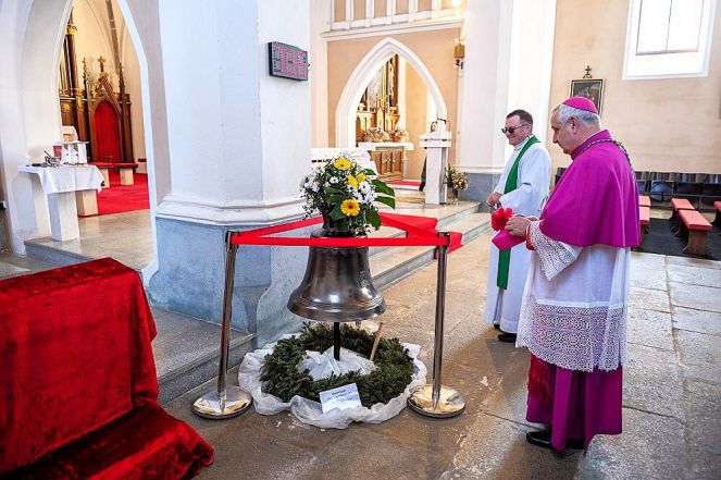 image:Image 70/source/orig/69023_51987_0_kremze_zvon-vaclav_w.jpg